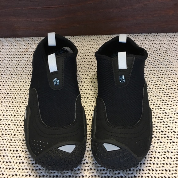 water shoes size 8